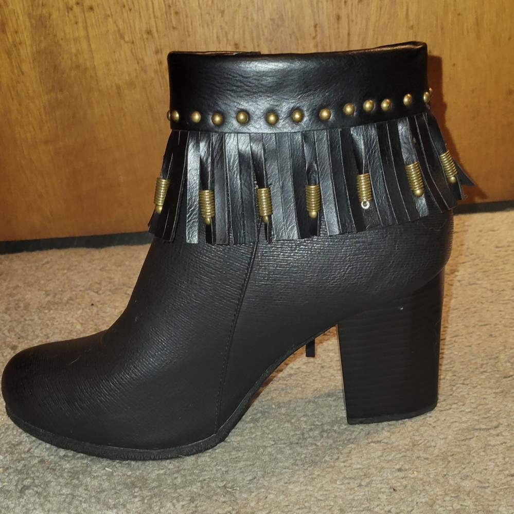 🌼3 for $30~STEPWEL Canadian-made Black & gold tassel vegan ankle boot sz 39 US8